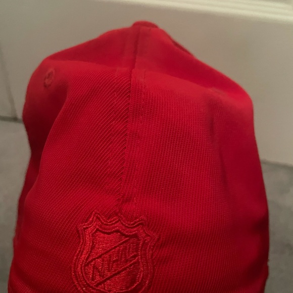 Super comfortable official Reebok NHL Detroit Red Wings hat! Size Small. - Picture 3 of 4